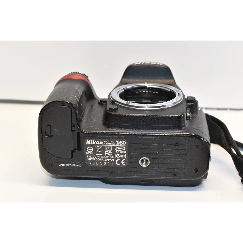 Nikon D80 10.2MP Digital SLR 10.2MP Camera With Battery- FOR PARTS OR REPAIR